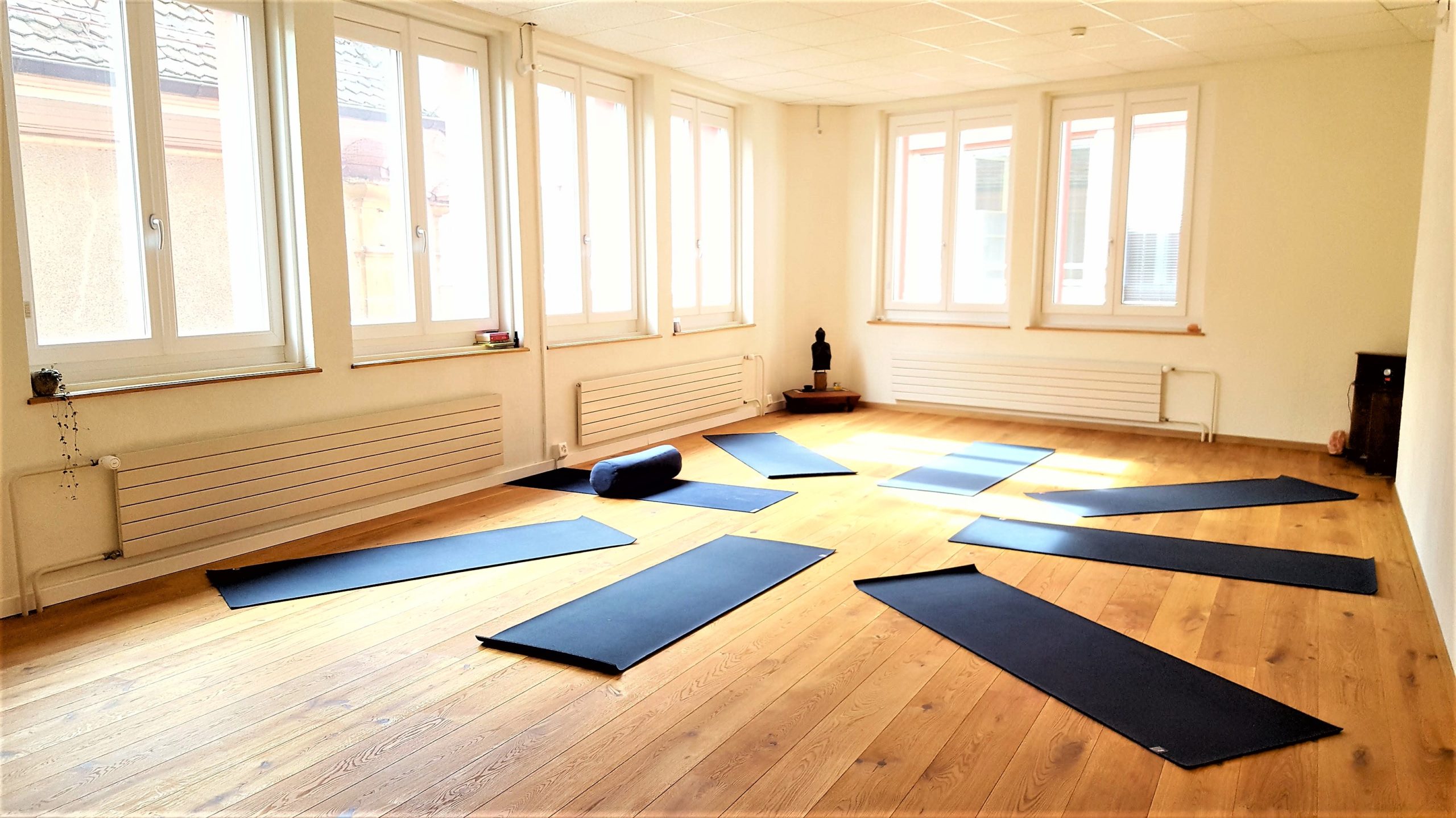 Salle-de-cours-de-yoga-asthanga-yoki-yoga-neuchâtel-2